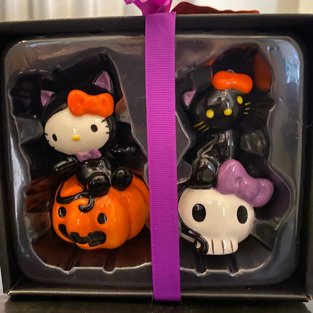 Hello Kitty Halloween salt and pepper shakers